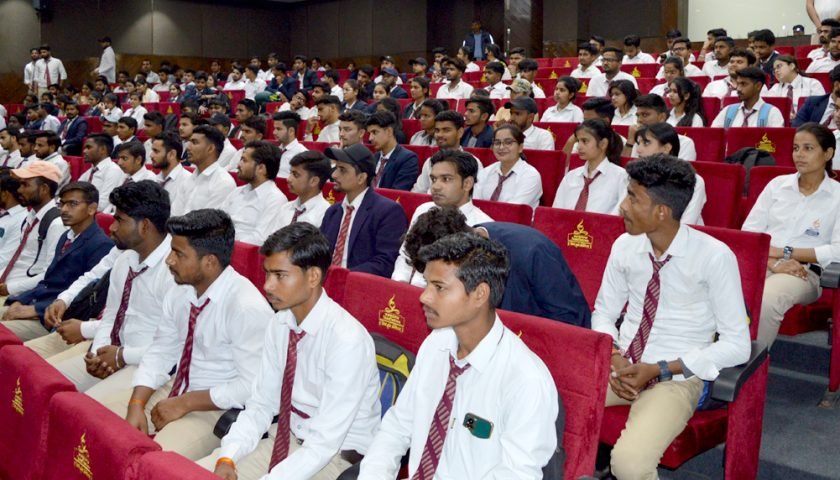 चरित्र निर्माण ही है शिक्षा का मुख्य उद्देश्य  -मंगलायतन विश्वविद्यालय में हुआ सड़क सुरक्षा लोक संवाद