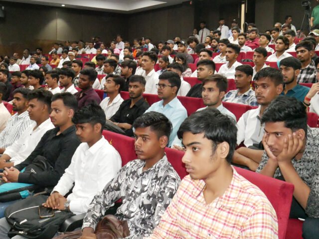 जीवन की नई यात्रा का पहला पड़ाव है ओरिएंटेशन